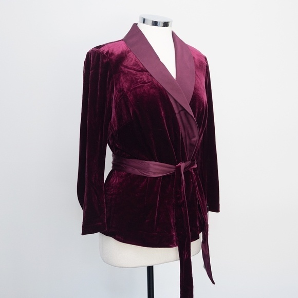 Adrianna Papell. Velvet Satin Lapel Tuxedo Jacket. - Picture 10 of 12